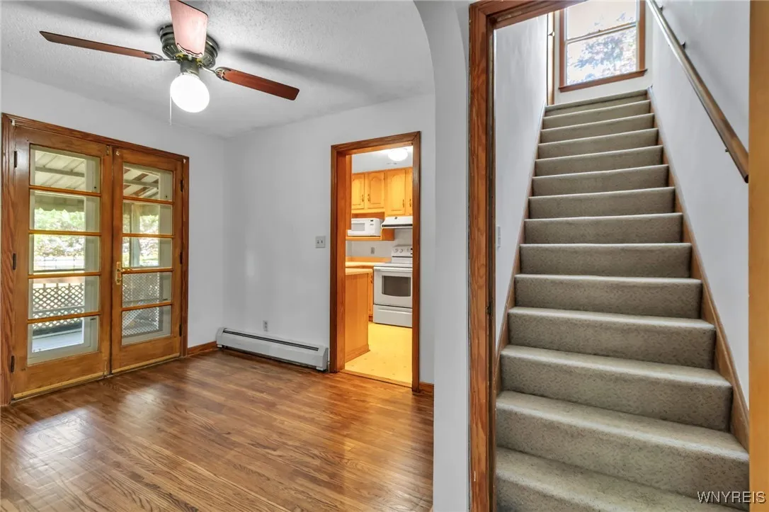 dining room/ upstairs enterance