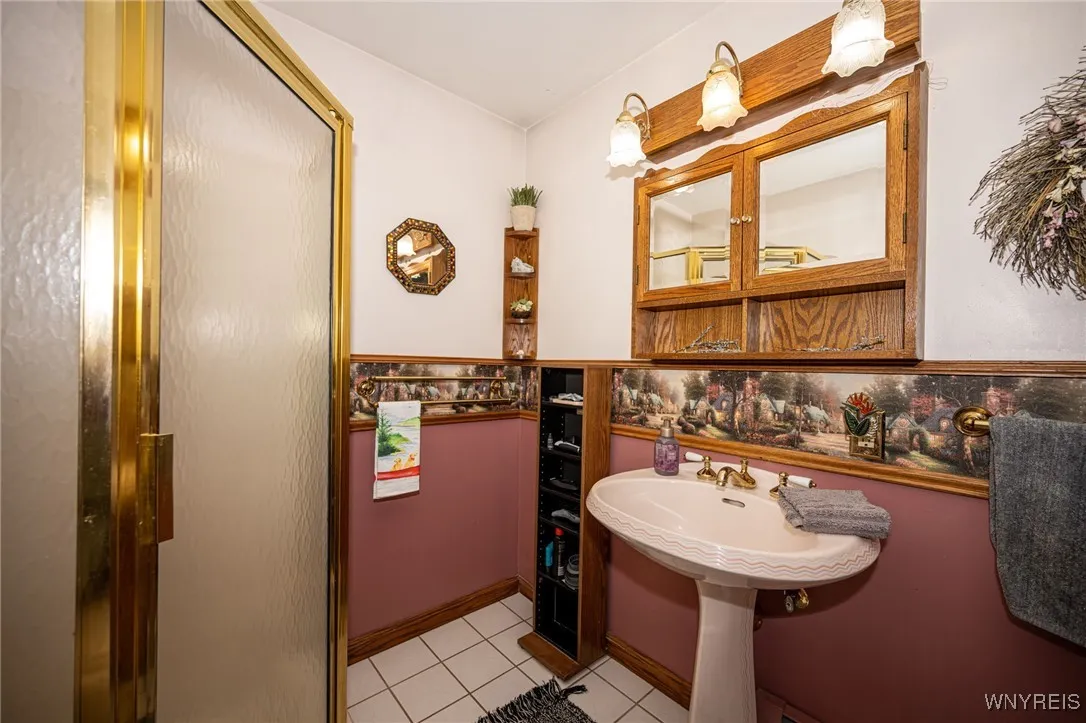 5508 Sterling Road, Hamburg, New York 14075, Hamburg, New York 14075, 4 Bedrooms Bedrooms, 10 Rooms Rooms,2 BathroomsBathrooms,Residential,For Sale,5508 Sterling Road, Hamburg, New York 14075,B1626042