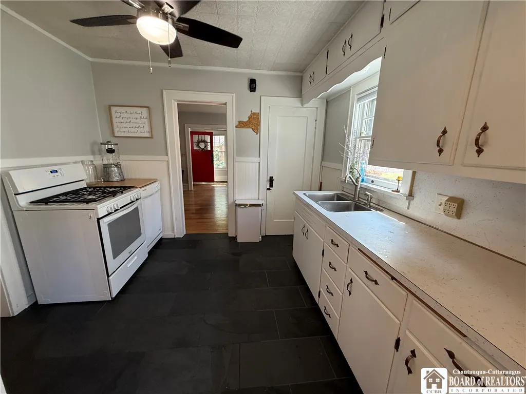114 Catlin Avenue, Jamestown, New York 14701, Jamestown, New York 14701, 3 Bedrooms Bedrooms, 6 Rooms Rooms,2 BathroomsBathrooms,Residential,Closed,114 Catlin Avenue, Jamestown, New York 14701,0,R1625858