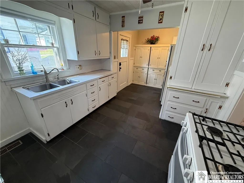 114 Catlin Avenue, Jamestown, New York 14701, Jamestown, New York 14701, 3 Bedrooms Bedrooms, 6 Rooms Rooms,2 BathroomsBathrooms,Residential,Closed,114 Catlin Avenue, Jamestown, New York 14701,0,R1625858