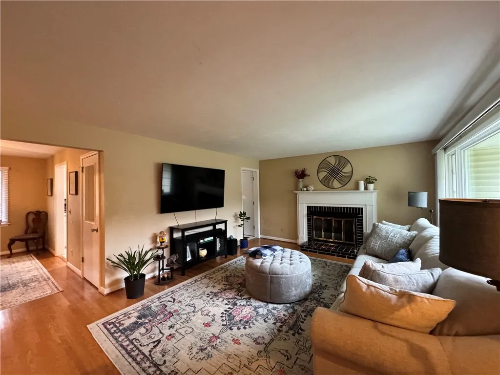 79 Drake Drive, Irondequoit, New York 14617, Irondequoit, New York 14617, 2 Bedrooms Bedrooms, 7 Rooms Rooms,2 BathroomsBathrooms,Residential Lease,For Rent,79 Drake Drive, Irondequoit, New York 14617,R1625301