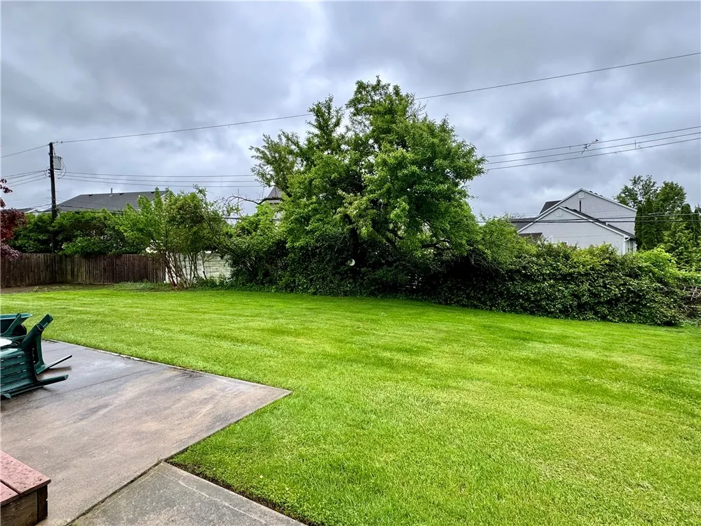 79 Drake Drive, Irondequoit, New York 14617, Irondequoit, New York 14617, 2 Bedrooms Bedrooms, 7 Rooms Rooms,2 BathroomsBathrooms,Residential Lease,For Rent,79 Drake Drive, Irondequoit, New York 14617,R1625301