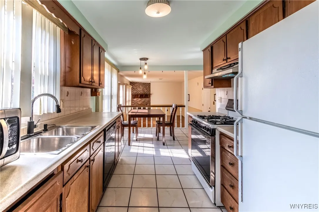 481 Sagewood Terrace, Amherst, New York 14221, Amherst, New York 14221, 4 Bedrooms Bedrooms, 9 Rooms Rooms,1 BathroomBathrooms,Residential Lease,For Rent,481 Sagewood Terrace, Amherst, New York 14221,B1626268