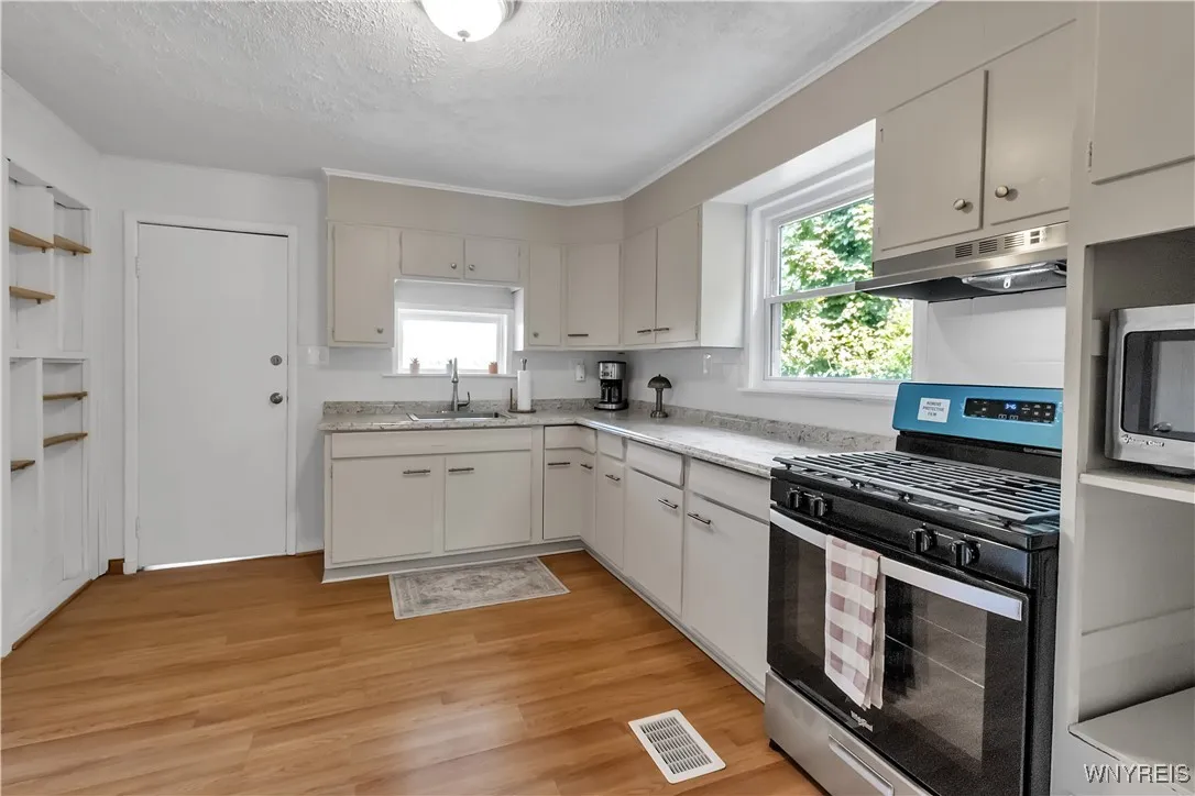 215 Normal Avenue, Buffalo, New York 14213, Buffalo, New York 14213, 5 Bedrooms Bedrooms, ,2 BathroomsBathrooms,Residential,Closed,215 Normal Avenue, Buffalo, New York 14213,0,B1623450