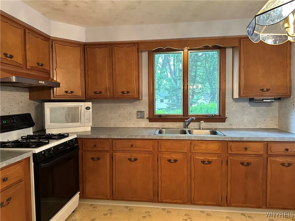 150 Jeffrey Drive, Amherst, New York 14228, Amherst, New York 14228, 4 Bedrooms Bedrooms, 7 Rooms Rooms,1 BathroomBathrooms,Residential,For Sale,150 Jeffrey Drive, Amherst, New York 14228,B1626003