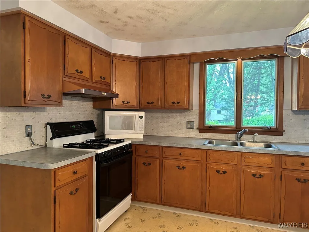150 Jeffrey Drive, Amherst, New York 14228, Amherst, New York 14228, 4 Bedrooms Bedrooms, 7 Rooms Rooms,1 BathroomBathrooms,Residential,For Sale,150 Jeffrey Drive, Amherst, New York 14228,B1626003