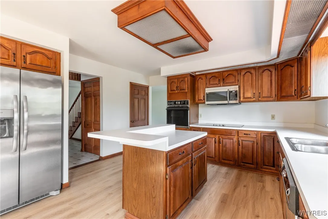 121 Summershade Court, Amherst, New York 14051, Amherst, New York 14051, 4 Bedrooms Bedrooms, 10 Rooms Rooms,2 BathroomsBathrooms,Residential,Closed,121 Summershade Court, Amherst, New York 14051,0,B1619986