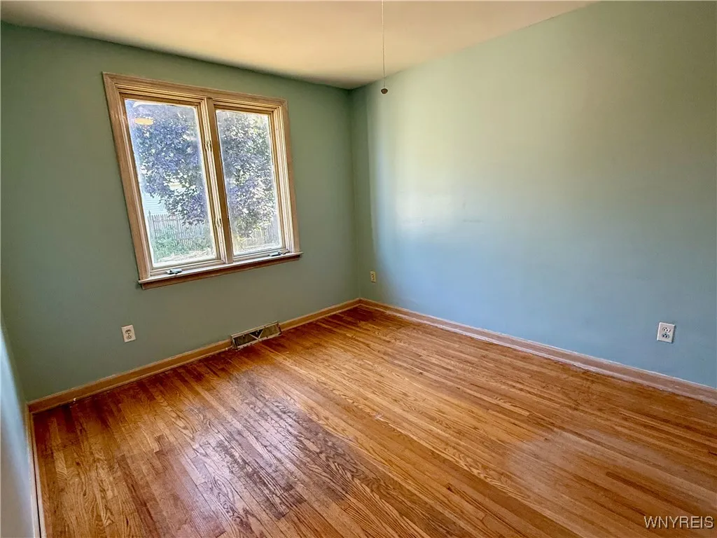 2547 William Street Right, Cheektowaga, New York 1, Cheektowaga, New York 14206, 2 Bedrooms Bedrooms, 4 Rooms Rooms,1 BathroomBathrooms,Residential Lease,For Rent,2547 William Street Right, Cheektowaga, New York 1,B1626190