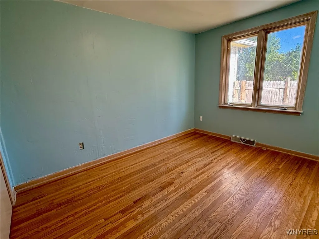 2547 William Street Right, Cheektowaga, New York 1, Cheektowaga, New York 14206, 2 Bedrooms Bedrooms, 4 Rooms Rooms,1 BathroomBathrooms,Residential Lease,For Rent,2547 William Street Right, Cheektowaga, New York 1,B1626190