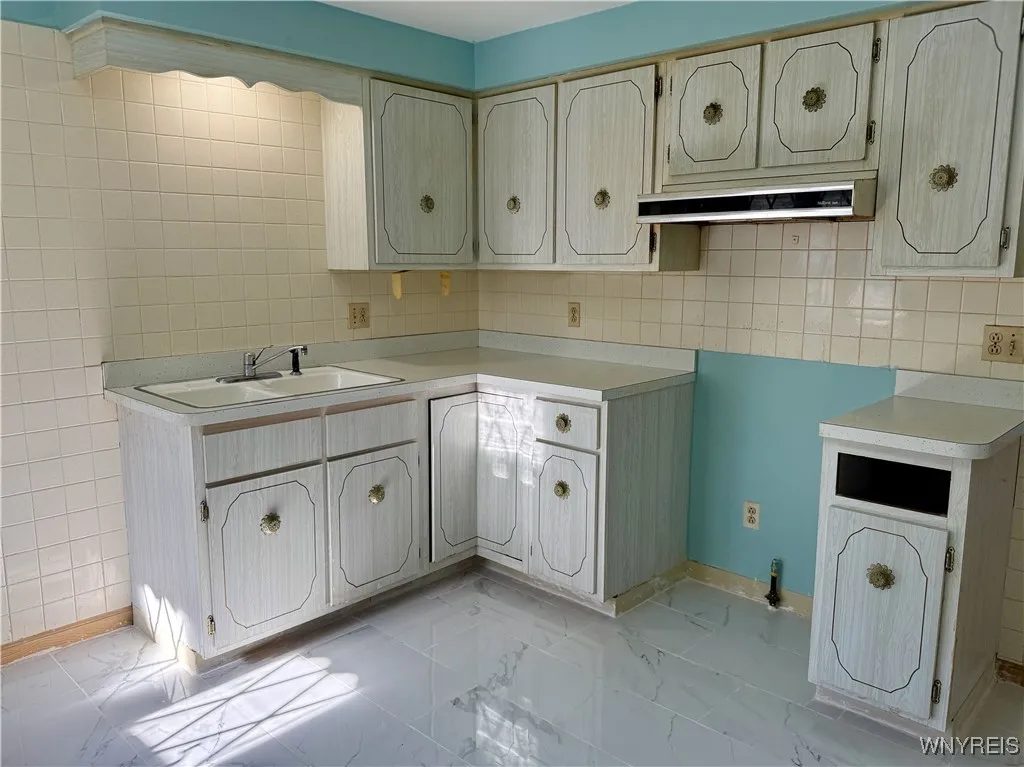 2547 William Street Right, Cheektowaga, New York 1, Cheektowaga, New York 14206, 2 Bedrooms Bedrooms, 4 Rooms Rooms,1 BathroomBathrooms,Residential Lease,For Rent,2547 William Street Right, Cheektowaga, New York 1,B1626190