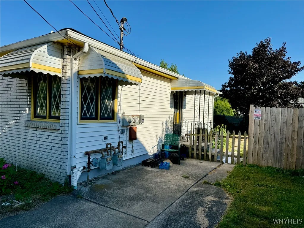 2547 William Street Right, Cheektowaga, New York 1, Cheektowaga, New York 14206, 2 Bedrooms Bedrooms, 4 Rooms Rooms,1 BathroomBathrooms,Residential Lease,For Rent,2547 William Street Right, Cheektowaga, New York 1,B1626190