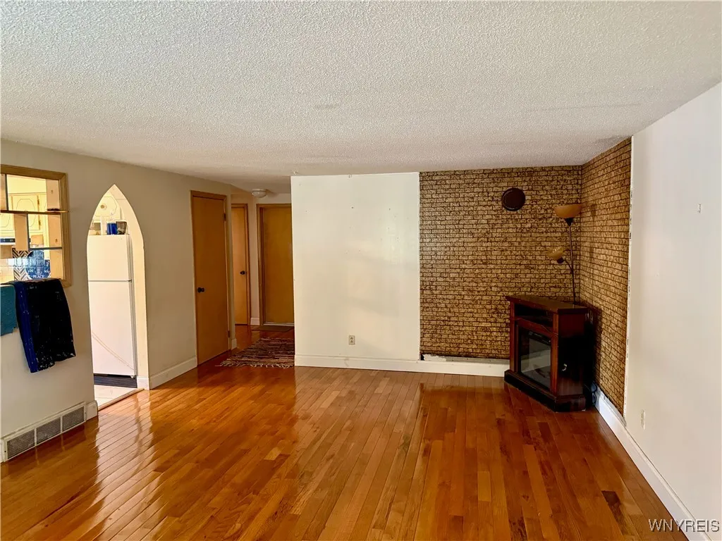 2547 William Street Left, Cheektowaga, New York 14, Cheektowaga, New York 14206, 2 Bedrooms Bedrooms, 5 Rooms Rooms,1 BathroomBathrooms,Residential Lease,For Rent,2547 William Street Left, Cheektowaga, New York 14,B1626201