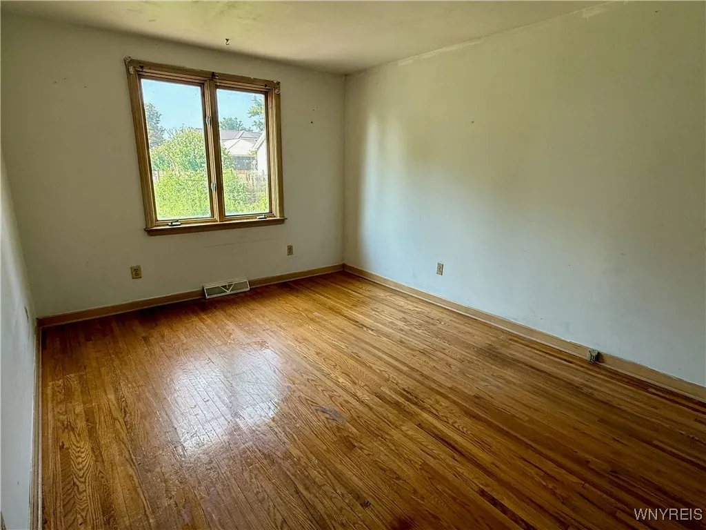2547 William Street Left, Cheektowaga, New York 14, Cheektowaga, New York 14206, 2 Bedrooms Bedrooms, 5 Rooms Rooms,1 BathroomBathrooms,Residential Lease,For Rent,2547 William Street Left, Cheektowaga, New York 14,B1626201