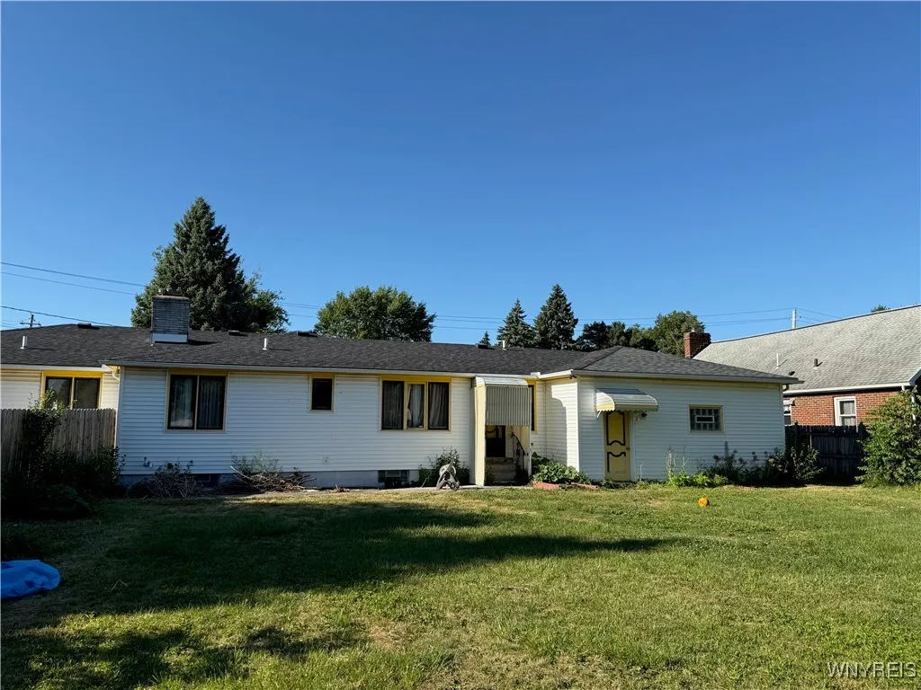 2547 William Street Left, Cheektowaga, New York 14, Cheektowaga, New York 14206, 2 Bedrooms Bedrooms, 5 Rooms Rooms,1 BathroomBathrooms,Residential Lease,For Rent,2547 William Street Left, Cheektowaga, New York 14,B1626201