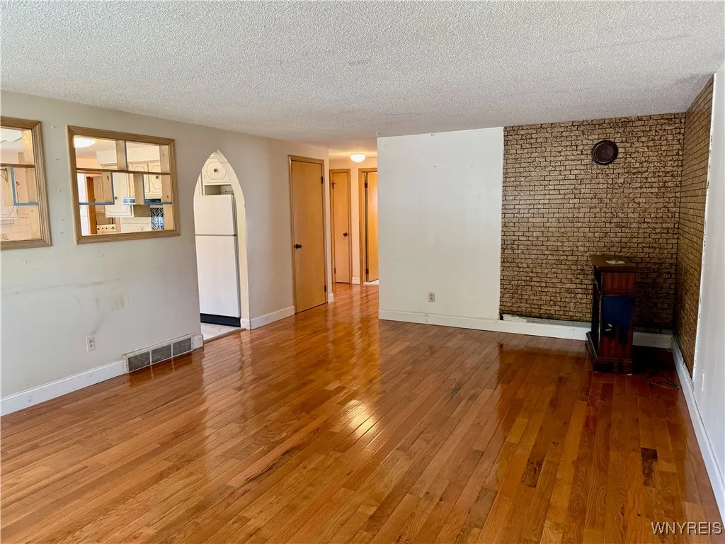 2547 William Street Left, Cheektowaga, New York 14, Cheektowaga, New York 14206, 2 Bedrooms Bedrooms, 5 Rooms Rooms,1 BathroomBathrooms,Residential Lease,For Rent,2547 William Street Left, Cheektowaga, New York 14,B1626201