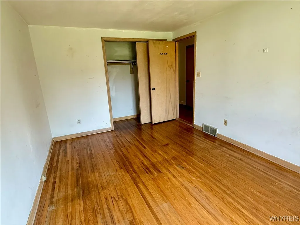 2547 William Street Left, Cheektowaga, New York 14, Cheektowaga, New York 14206, 2 Bedrooms Bedrooms, 5 Rooms Rooms,1 BathroomBathrooms,Residential Lease,For Rent,2547 William Street Left, Cheektowaga, New York 14,B1626201