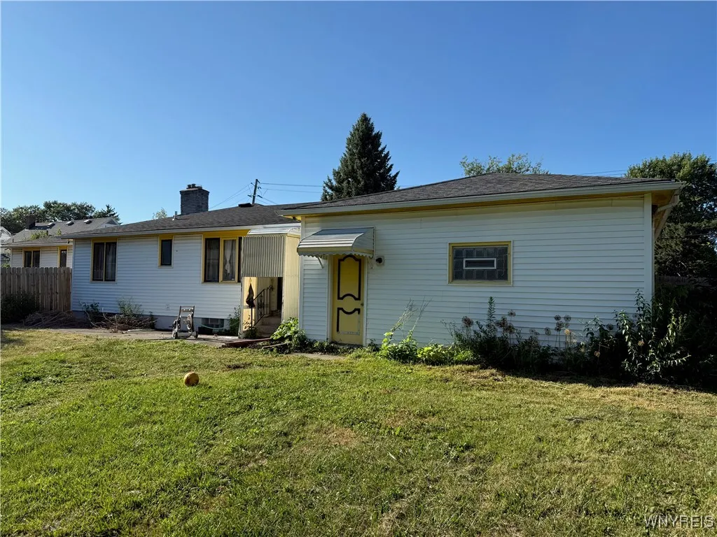 2547 William Street Left, Cheektowaga, New York 14, Cheektowaga, New York 14206, 2 Bedrooms Bedrooms, 5 Rooms Rooms,1 BathroomBathrooms,Residential Lease,For Rent,2547 William Street Left, Cheektowaga, New York 14,B1626201