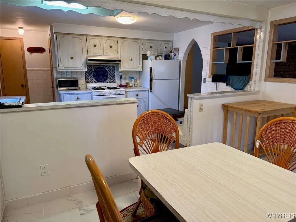 2547 William Street Left, Cheektowaga, New York 14, Cheektowaga, New York 14206, 2 Bedrooms Bedrooms, 5 Rooms Rooms,1 BathroomBathrooms,Residential Lease,For Rent,2547 William Street Left, Cheektowaga, New York 14,B1626201