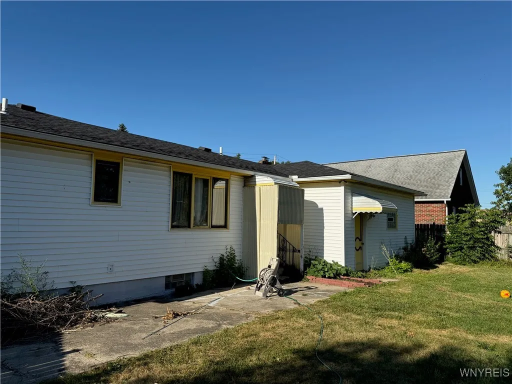 2547 William Street Left, Cheektowaga, New York 14, Cheektowaga, New York 14206, 2 Bedrooms Bedrooms, 5 Rooms Rooms,1 BathroomBathrooms,Residential Lease,For Rent,2547 William Street Left, Cheektowaga, New York 14,B1626201