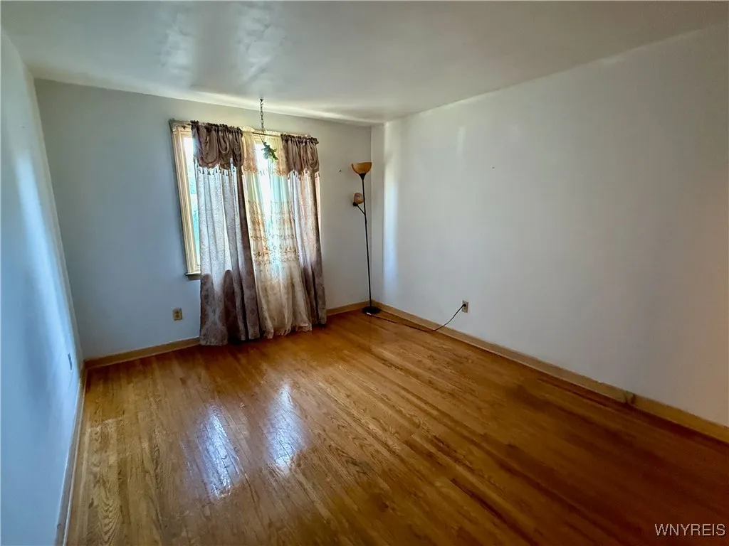 2547 William Street Left, Cheektowaga, New York 14, Cheektowaga, New York 14206, 2 Bedrooms Bedrooms, 5 Rooms Rooms,1 BathroomBathrooms,Residential Lease,For Rent,2547 William Street Left, Cheektowaga, New York 14,B1626201