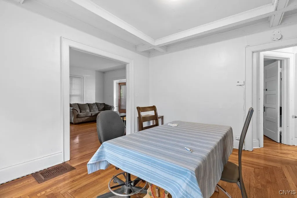 700 Maryland Avenue 2, Syracuse, New York 13210, Syracuse, New York 13210, 2 Bedrooms Bedrooms, 6 Rooms Rooms,1 BathroomBathrooms,Residential Lease,For Rent,700 Maryland Avenue 2, Syracuse, New York 13210,S1626448