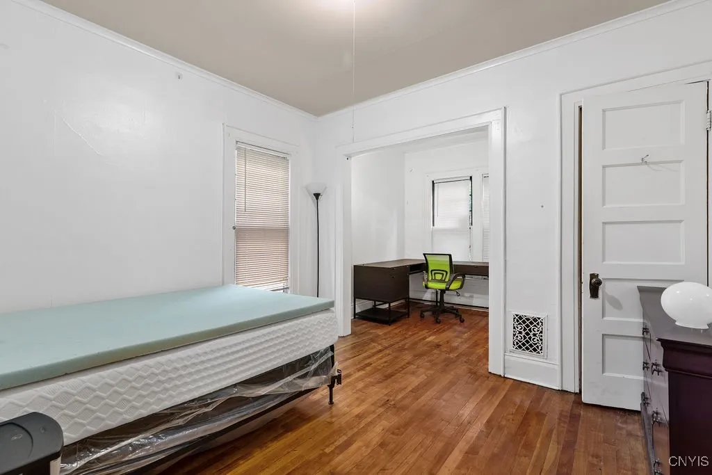700 Maryland Avenue 2, Syracuse, New York 13210, Syracuse, New York 13210, 2 Bedrooms Bedrooms, 6 Rooms Rooms,1 BathroomBathrooms,Residential Lease,For Rent,700 Maryland Avenue 2, Syracuse, New York 13210,S1626448