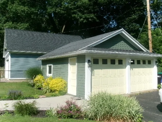 2 CAR GARAGE