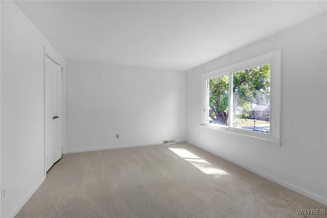 32 Honorine Drive, Cheektowaga, New York 14043, Cheektowaga, New York 14043, 4 Bedrooms Bedrooms, 8 Rooms Rooms,2 BathroomsBathrooms,Residential,Closed,32 Honorine Drive, Cheektowaga, New York 14043,0,B1626472