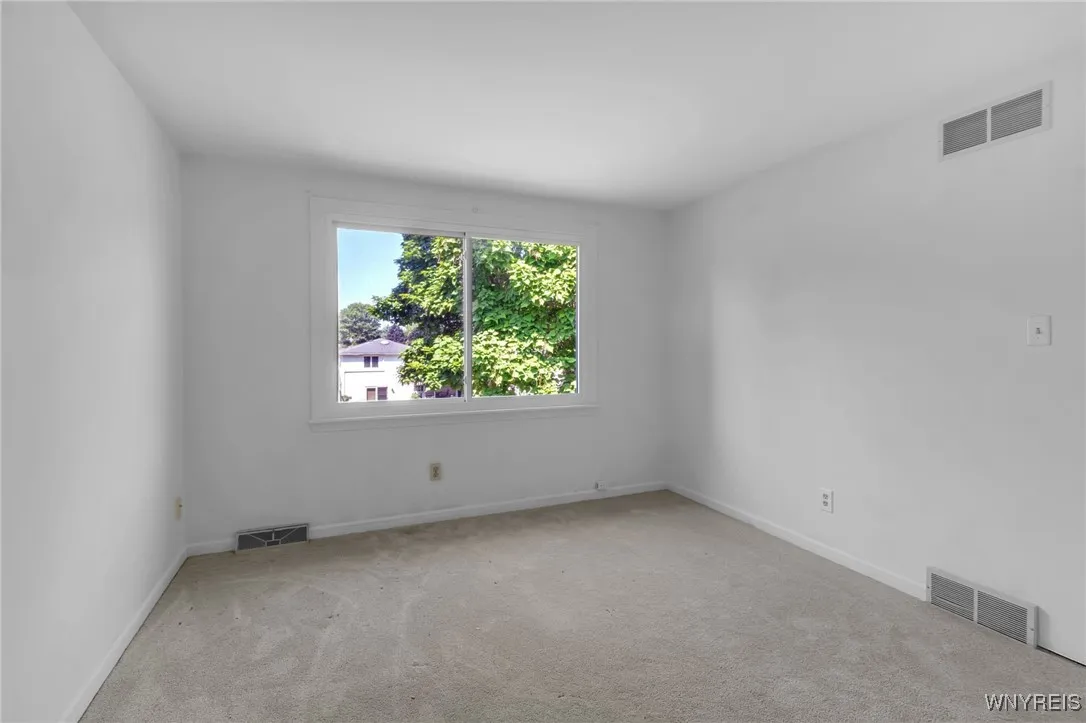 32 Honorine Drive, Cheektowaga, New York 14043, Cheektowaga, New York 14043, 4 Bedrooms Bedrooms, 8 Rooms Rooms,2 BathroomsBathrooms,Residential,Closed,32 Honorine Drive, Cheektowaga, New York 14043,0,B1626472