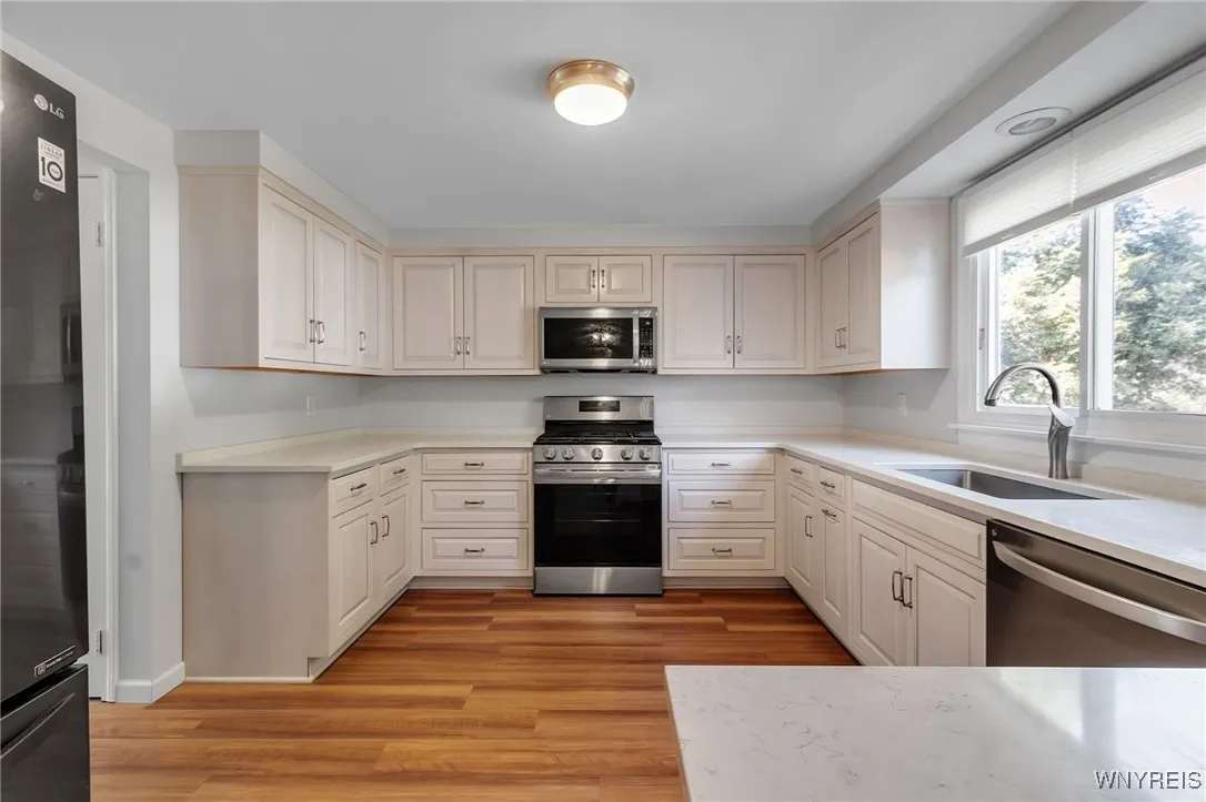 32 Honorine Drive, Cheektowaga, New York 14043, Cheektowaga, New York 14043, 4 Bedrooms Bedrooms, 8 Rooms Rooms,2 BathroomsBathrooms,Residential,Closed,32 Honorine Drive, Cheektowaga, New York 14043,0,B1626472