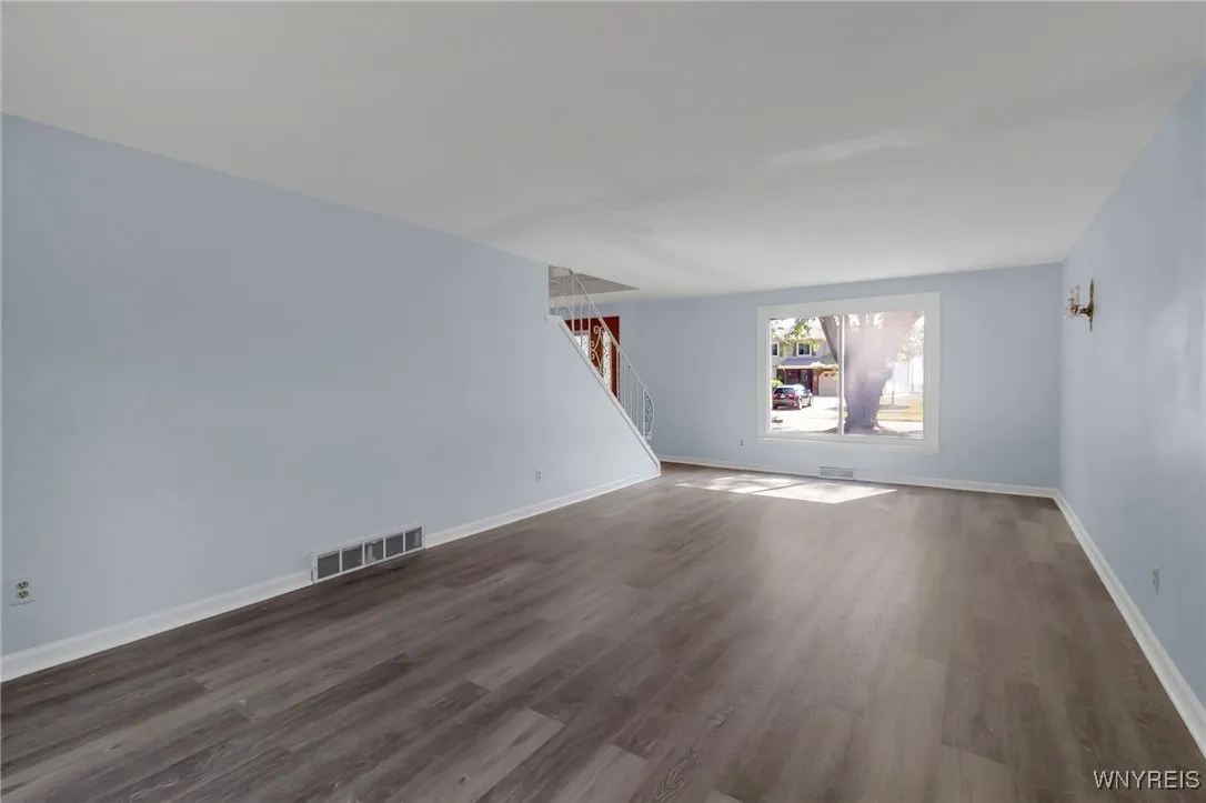 32 Honorine Drive, Cheektowaga, New York 14043, Cheektowaga, New York 14043, 4 Bedrooms Bedrooms, 8 Rooms Rooms,2 BathroomsBathrooms,Residential,Closed,32 Honorine Drive, Cheektowaga, New York 14043,0,B1626472