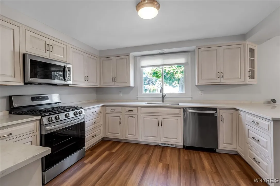 32 Honorine Drive, Cheektowaga, New York 14043, Cheektowaga, New York 14043, 4 Bedrooms Bedrooms, 8 Rooms Rooms,2 BathroomsBathrooms,Residential,Closed,32 Honorine Drive, Cheektowaga, New York 14043,0,B1626472