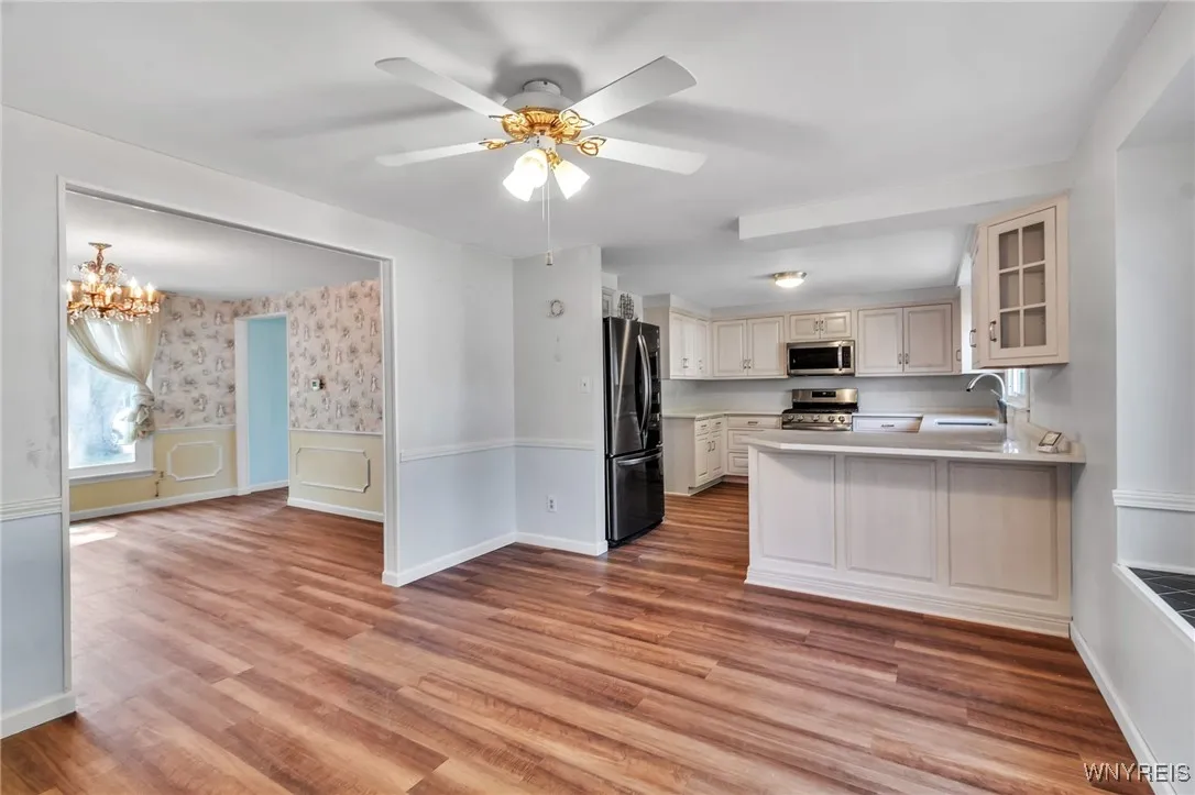 32 Honorine Drive, Cheektowaga, New York 14043, Cheektowaga, New York 14043, 4 Bedrooms Bedrooms, 8 Rooms Rooms,2 BathroomsBathrooms,Residential,Closed,32 Honorine Drive, Cheektowaga, New York 14043,0,B1626472