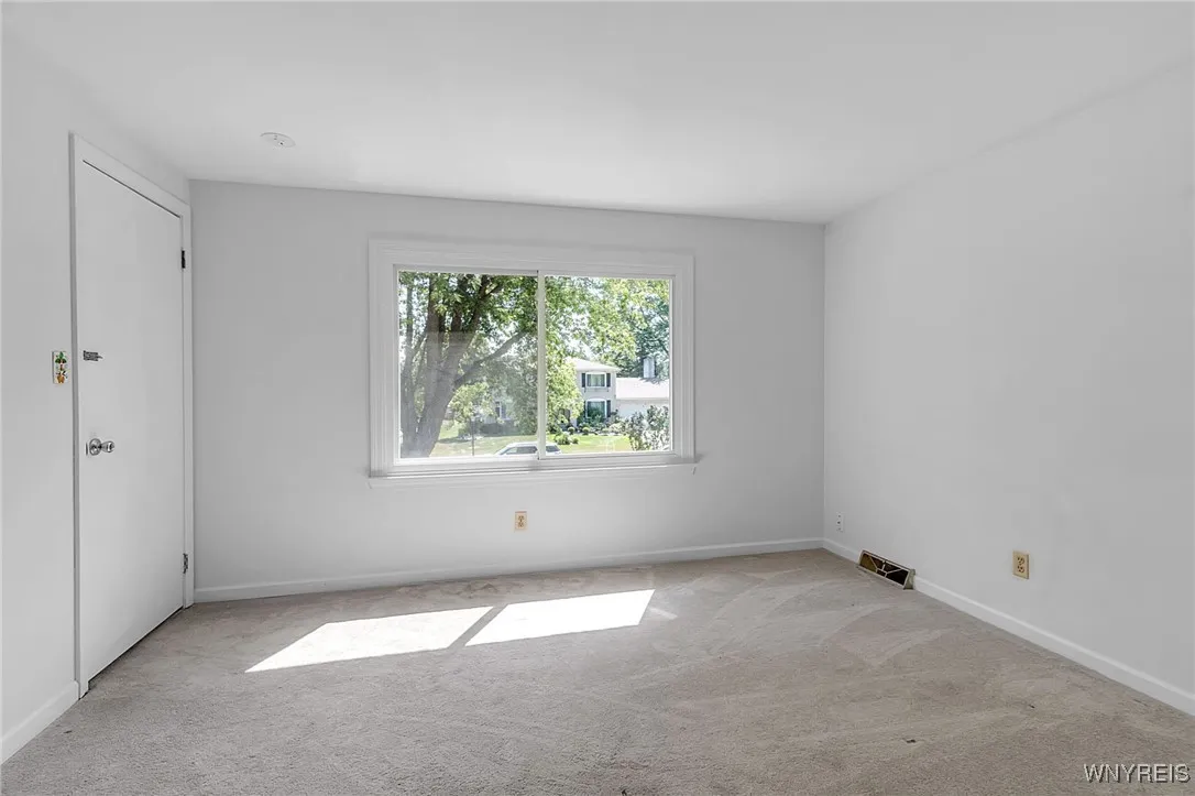 32 Honorine Drive, Cheektowaga, New York 14043, Cheektowaga, New York 14043, 4 Bedrooms Bedrooms, 8 Rooms Rooms,2 BathroomsBathrooms,Residential,Closed,32 Honorine Drive, Cheektowaga, New York 14043,0,B1626472