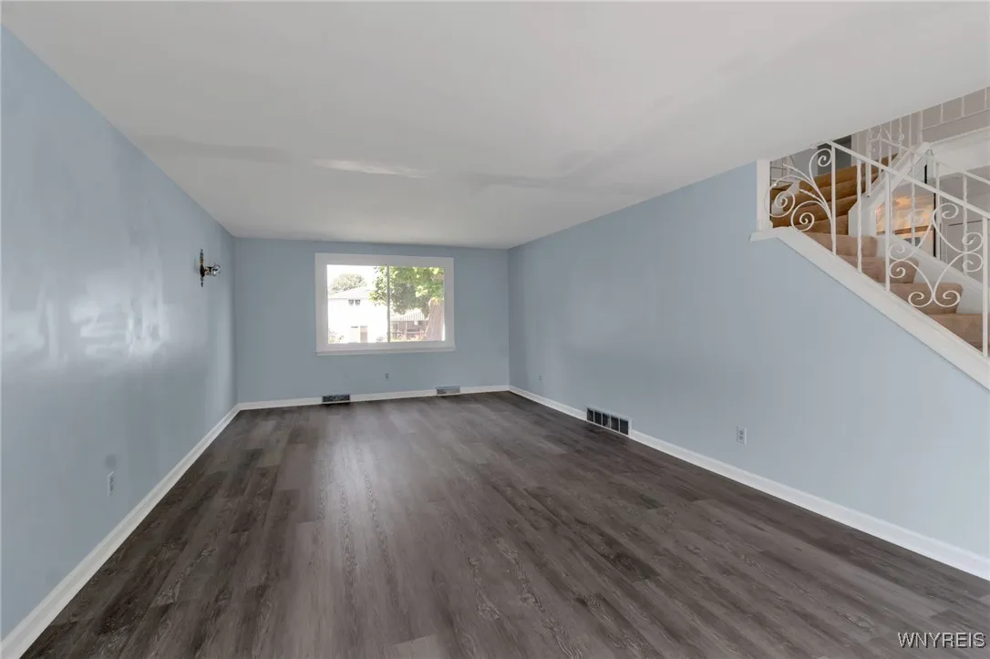 32 Honorine Drive, Cheektowaga, New York 14043, Cheektowaga, New York 14043, 4 Bedrooms Bedrooms, 8 Rooms Rooms,2 BathroomsBathrooms,Residential,Closed,32 Honorine Drive, Cheektowaga, New York 14043,0,B1626472