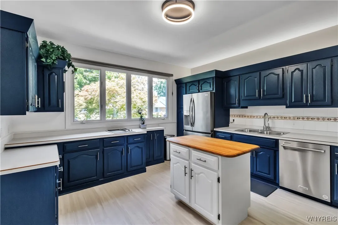 21 Tee Court, Amherst, New York 14221, Amherst, New York 14221, 4 Bedrooms Bedrooms, 9 Rooms Rooms,2 BathroomsBathrooms,Residential,For Sale,21 Tee Court, Amherst, New York 14221,B1626362