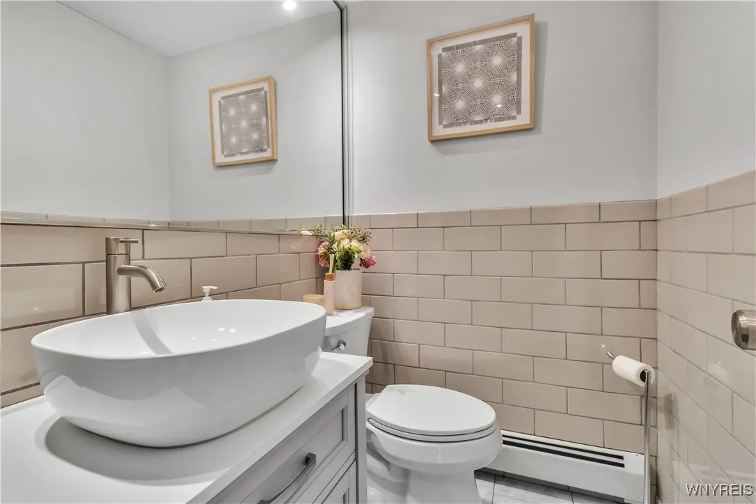 21 Tee Court, Amherst, New York 14221, Amherst, New York 14221, 4 Bedrooms Bedrooms, 9 Rooms Rooms,2 BathroomsBathrooms,Residential,For Sale,21 Tee Court, Amherst, New York 14221,B1626362