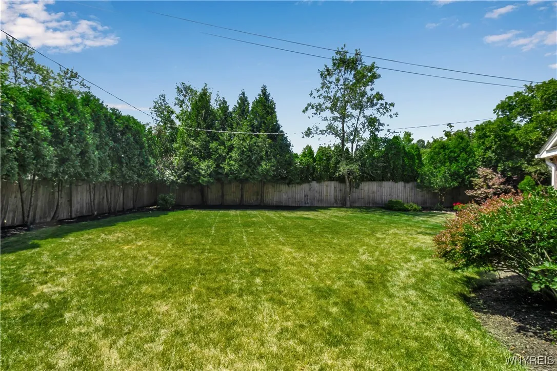 21 Tee Court, Amherst, New York 14221, Amherst, New York 14221, 4 Bedrooms Bedrooms, 9 Rooms Rooms,2 BathroomsBathrooms,Residential,For Sale,21 Tee Court, Amherst, New York 14221,B1626362