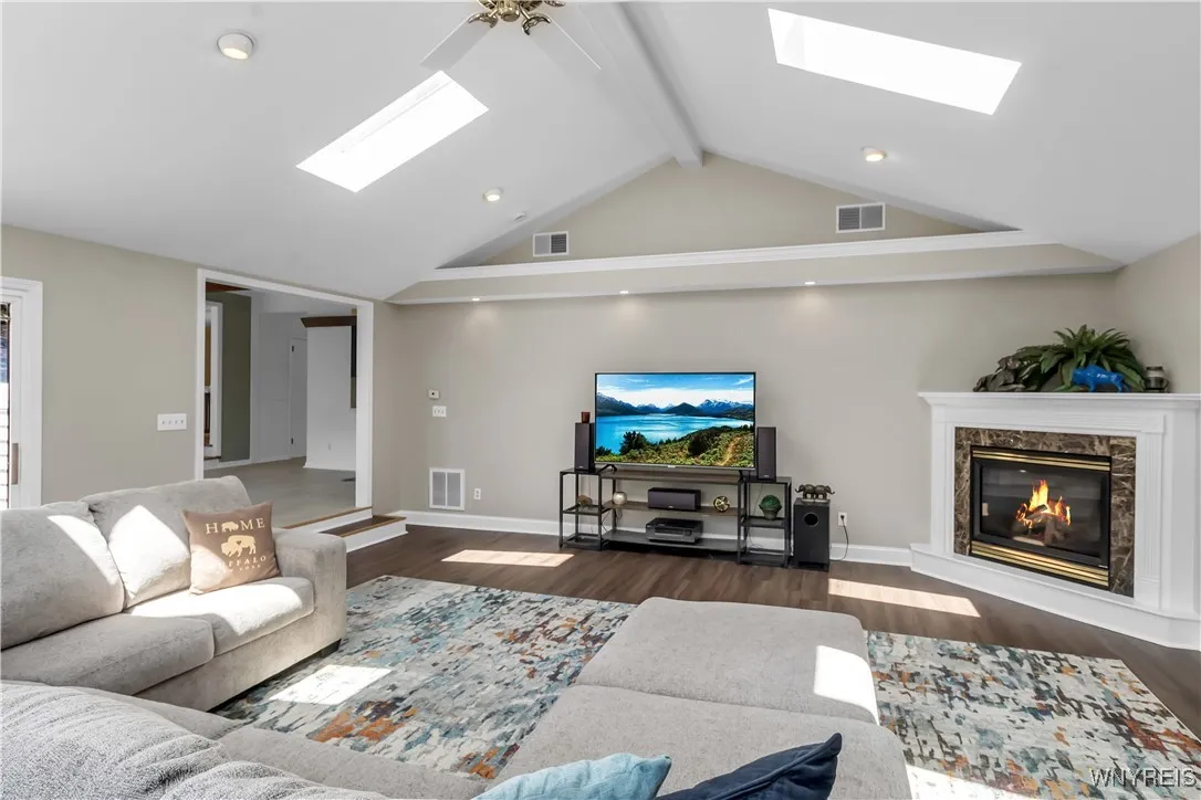 21 Tee Court, Amherst, New York 14221, Amherst, New York 14221, 4 Bedrooms Bedrooms, 9 Rooms Rooms,2 BathroomsBathrooms,Residential,For Sale,21 Tee Court, Amherst, New York 14221,B1626362