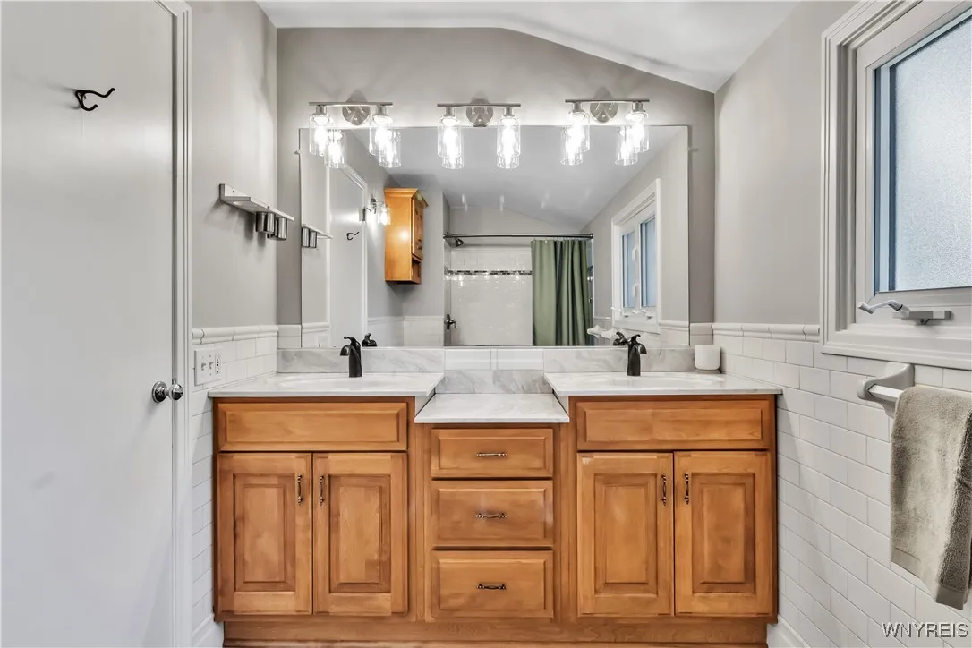 21 Tee Court, Amherst, New York 14221, Amherst, New York 14221, 4 Bedrooms Bedrooms, 9 Rooms Rooms,2 BathroomsBathrooms,Residential,For Sale,21 Tee Court, Amherst, New York 14221,B1626362