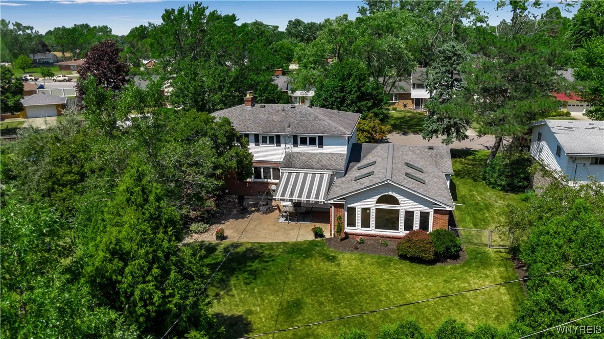 21 Tee Court, Amherst, New York 14221, Amherst, New York 14221, 4 Bedrooms Bedrooms, 9 Rooms Rooms,2 BathroomsBathrooms,Residential,For Sale,21 Tee Court, Amherst, New York 14221,B1626362
