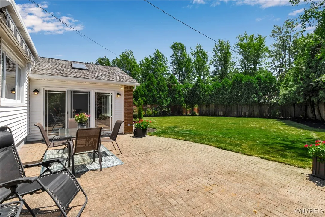 21 Tee Court, Amherst, New York 14221, Amherst, New York 14221, 4 Bedrooms Bedrooms, 9 Rooms Rooms,2 BathroomsBathrooms,Residential,For Sale,21 Tee Court, Amherst, New York 14221,B1626362