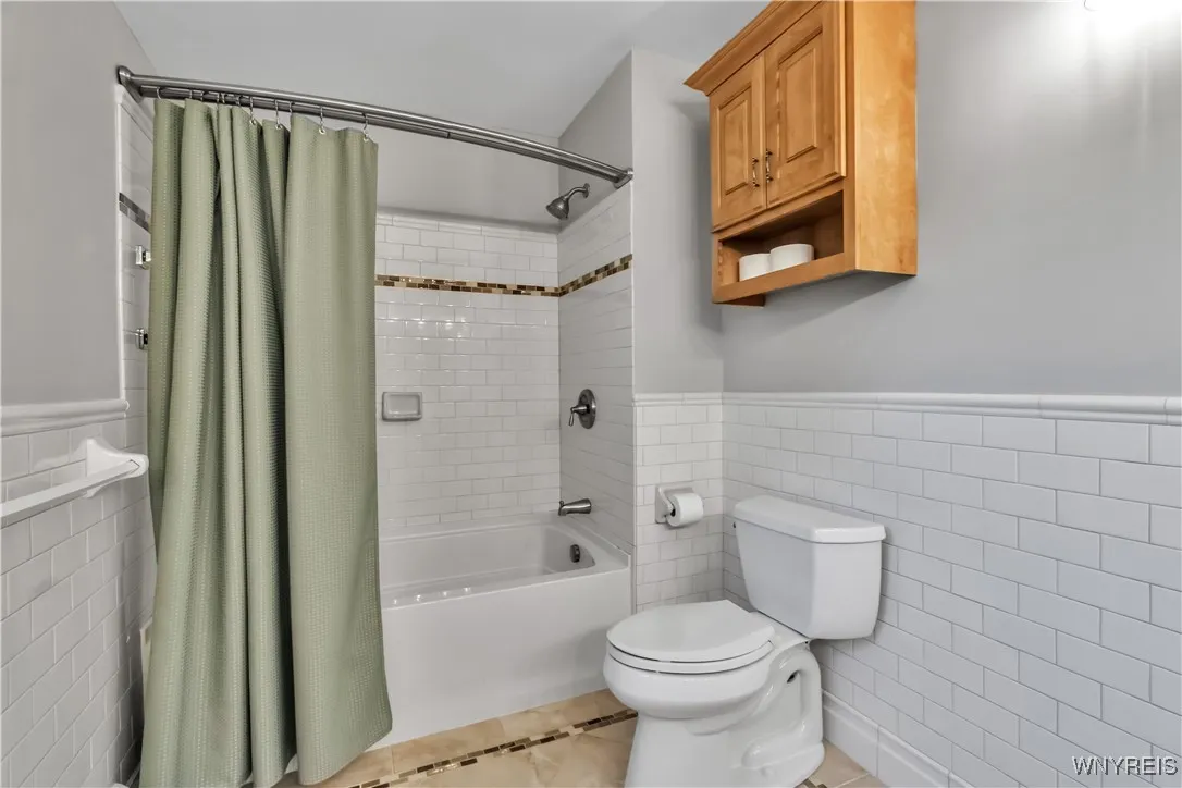 21 Tee Court, Amherst, New York 14221, Amherst, New York 14221, 4 Bedrooms Bedrooms, 9 Rooms Rooms,2 BathroomsBathrooms,Residential,For Sale,21 Tee Court, Amherst, New York 14221,B1626362