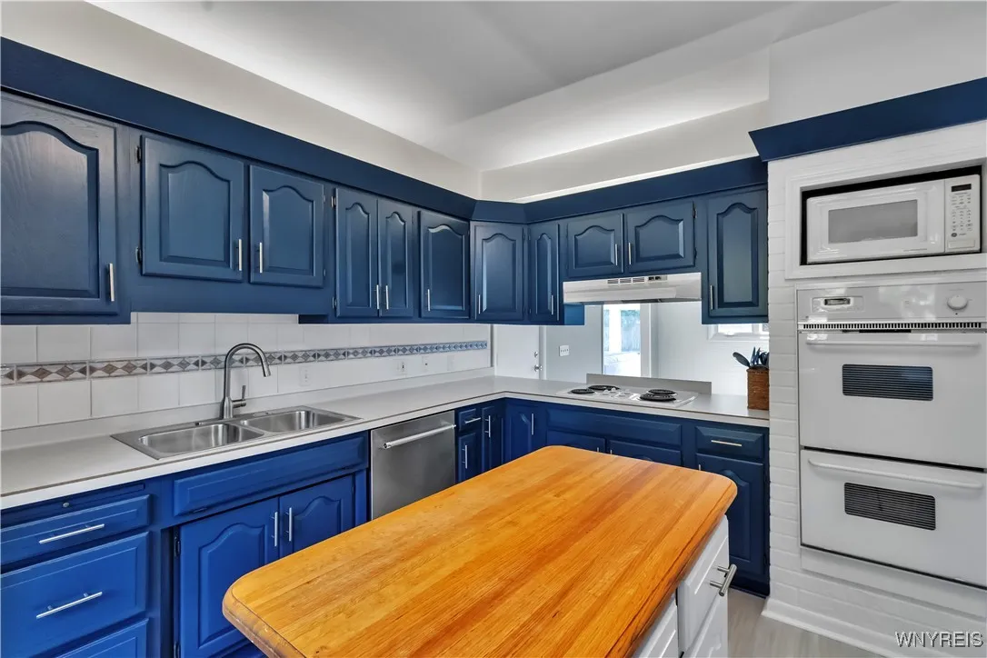 21 Tee Court, Amherst, New York 14221, Amherst, New York 14221, 4 Bedrooms Bedrooms, 9 Rooms Rooms,2 BathroomsBathrooms,Residential,For Sale,21 Tee Court, Amherst, New York 14221,B1626362