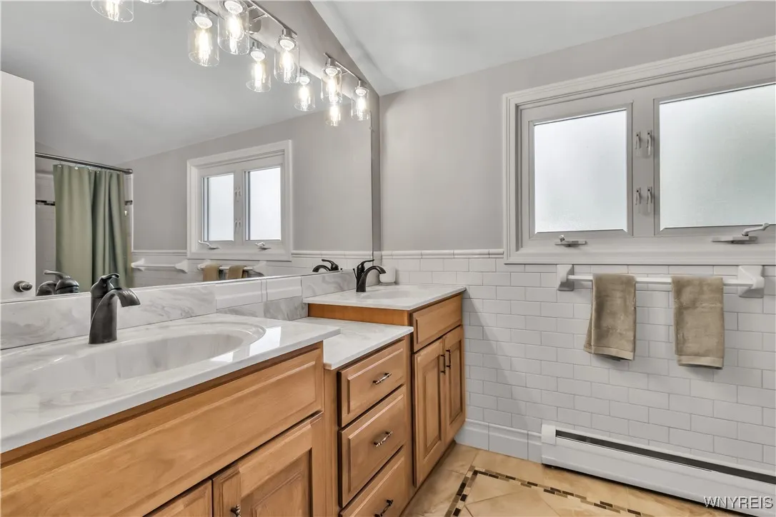 21 Tee Court, Amherst, New York 14221, Amherst, New York 14221, 4 Bedrooms Bedrooms, 9 Rooms Rooms,2 BathroomsBathrooms,Residential,For Sale,21 Tee Court, Amherst, New York 14221,B1626362