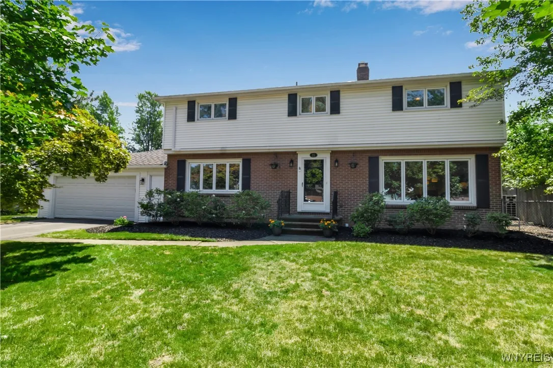 21 Tee Court, Amherst, New York 14221, Amherst, New York 14221, 4 Bedrooms Bedrooms, 9 Rooms Rooms,2 BathroomsBathrooms,Residential,For Sale,21 Tee Court, Amherst, New York 14221,B1626362