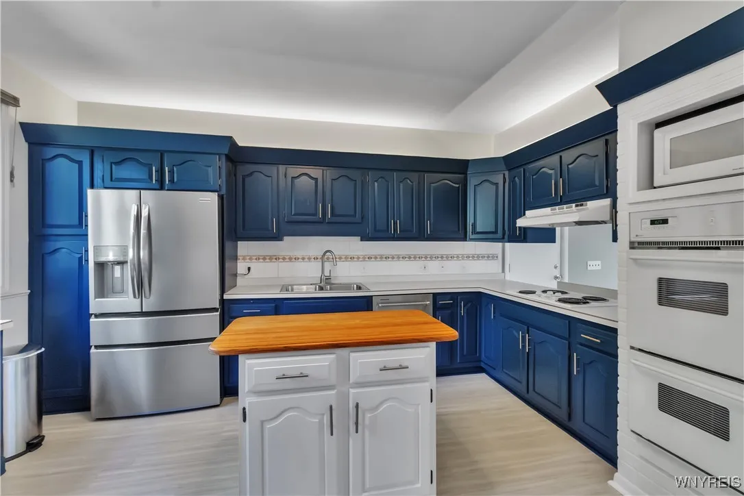 21 Tee Court, Amherst, New York 14221, Amherst, New York 14221, 4 Bedrooms Bedrooms, 9 Rooms Rooms,2 BathroomsBathrooms,Residential,For Sale,21 Tee Court, Amherst, New York 14221,B1626362