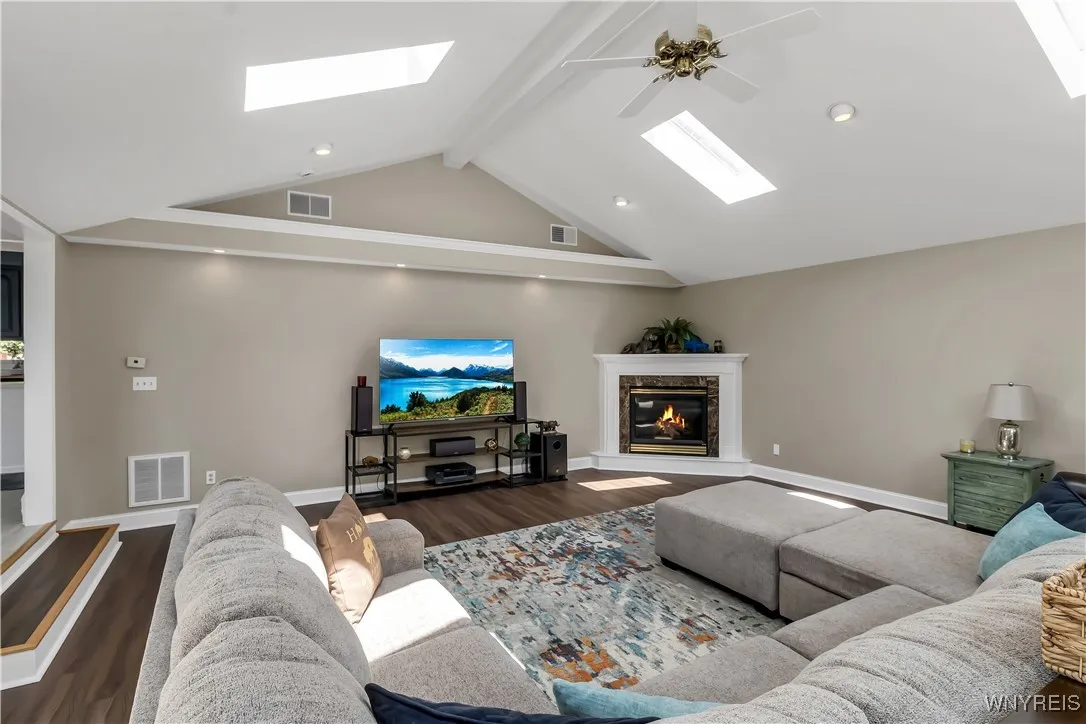 21 Tee Court, Amherst, New York 14221, Amherst, New York 14221, 4 Bedrooms Bedrooms, 9 Rooms Rooms,2 BathroomsBathrooms,Residential,For Sale,21 Tee Court, Amherst, New York 14221,B1626362