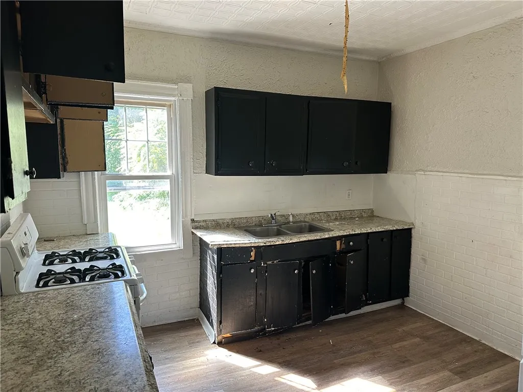 933 Jefferson Avenue, Rochester, New York 14611, Rochester, New York 14611, 3 Bedrooms Bedrooms, 6 Rooms Rooms,1 BathroomBathrooms,Residential,For Sale,933 Jefferson Avenue, Rochester, New York 14611,0,R1625585
