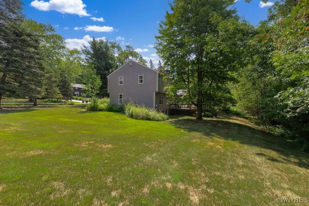 17 Briar Hill Road, Orchard Park, New York 14127, Orchard Park, New York 14127, 4 Bedrooms Bedrooms, 9 Rooms Rooms,3 BathroomsBathrooms,Residential,For Sale,17 Briar Hill Road, Orchard Park, New York 14127,B1624237
